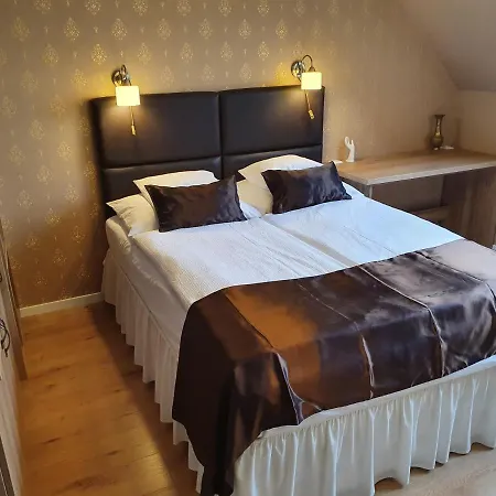 Karolyi Panzio Гостьовий будинок Еґер