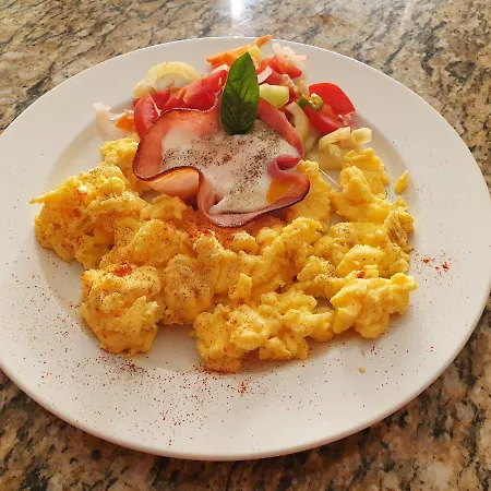 Karolyi Panzio 3* Еґер