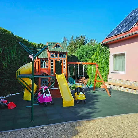 Karolyi Panzio Guest house 3*