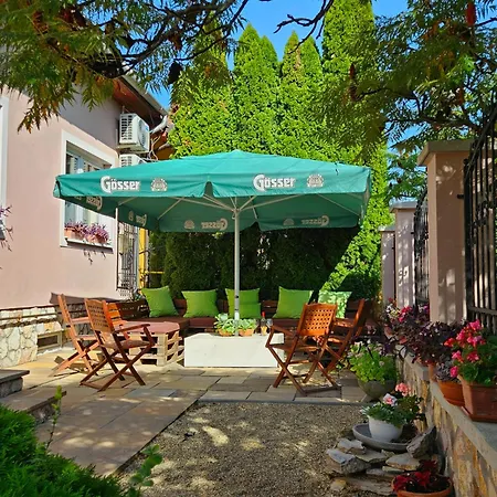 Гостьовий будинок Karolyi Panzio 3*