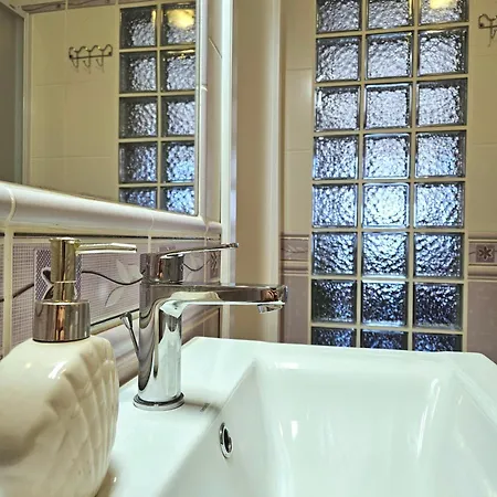 Karolyi Panzio Еґер