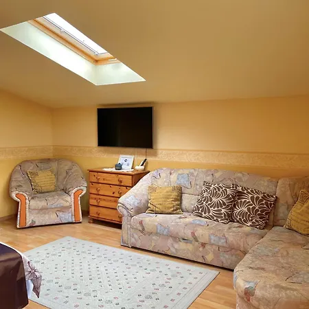 Karolyi Panzio Гостьовий будинок Еґер