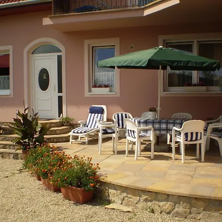 Karolyi Panzio Гостьовий будинок